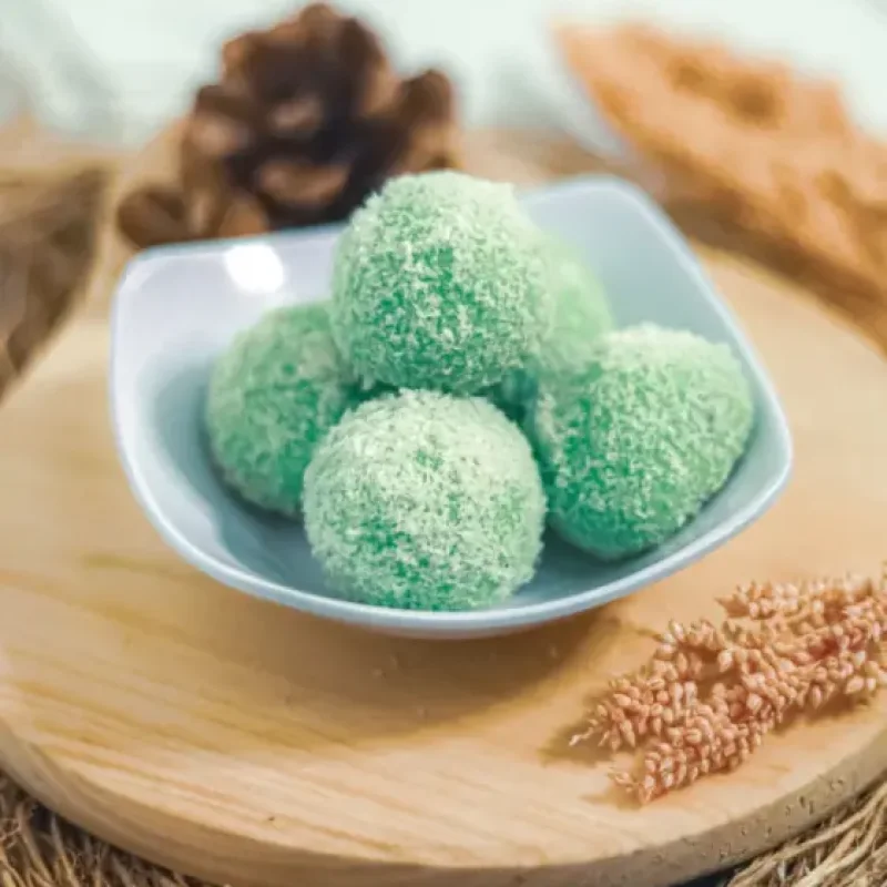 Kemasan Camilan Tradisional untuk Hadiah dan Oleh-Oleh Unik